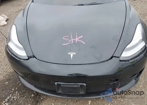 2018 Tesla Model 3 Long Range/Performance z USA, uszkodzony, nr VIN 5YJ3E1EB2JF111764